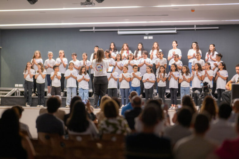 Coro di ABF Voices Of che si è sibisce
